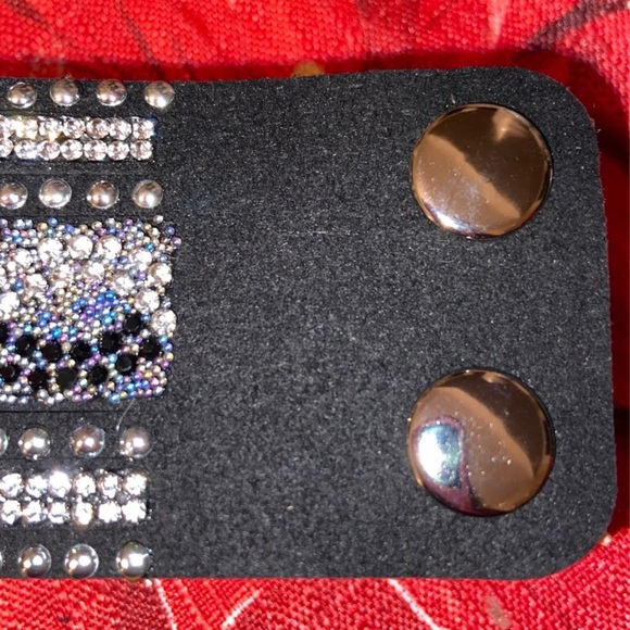 Skull Bling Snap Bracelet - Picture 4 of 6